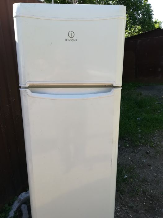 Холодильник Indesit полочки індезіт  запчастини
