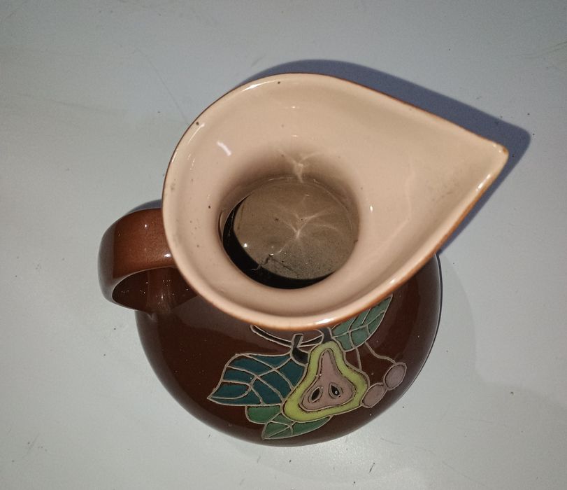 Керамічний кувшин.