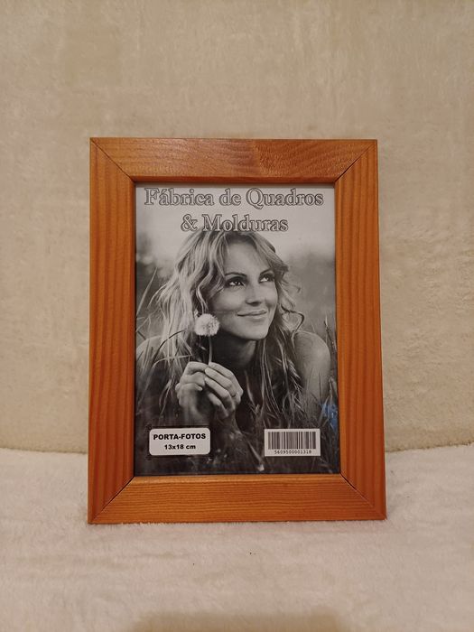 2 small frames (wood and bamboo)64564128676483121