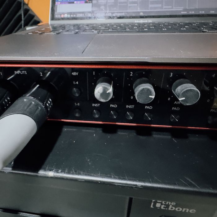 Vendo 3 peças da gama Focusrite Scarlett. Façam proposta