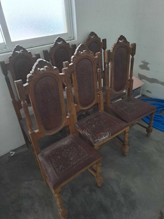 Cadeiras em madeira maciça