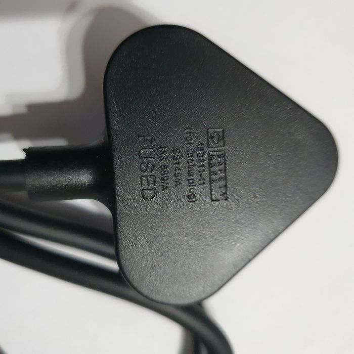 Cabo para carregador de portátil tomada Inglesa (UK)