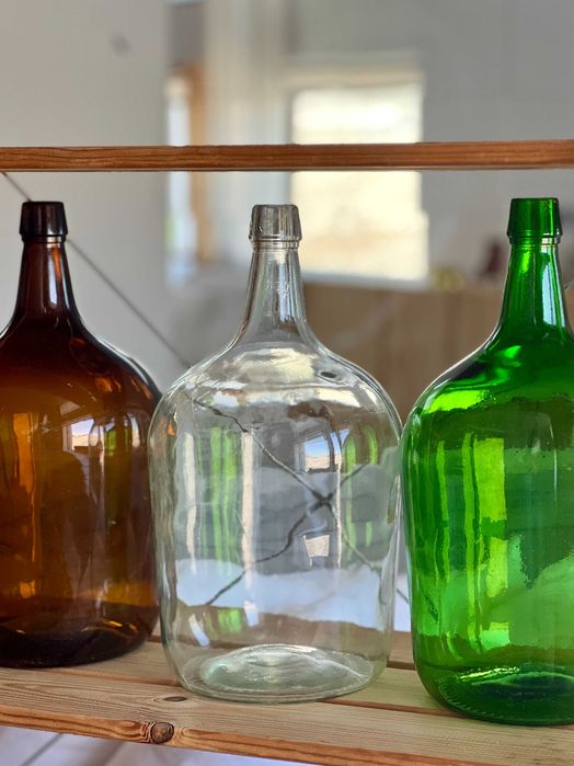 Garrafões de vidro ótimos para decoração