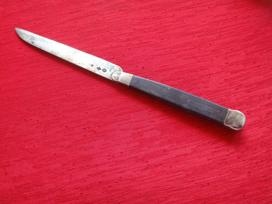 Srebrny       nożyk