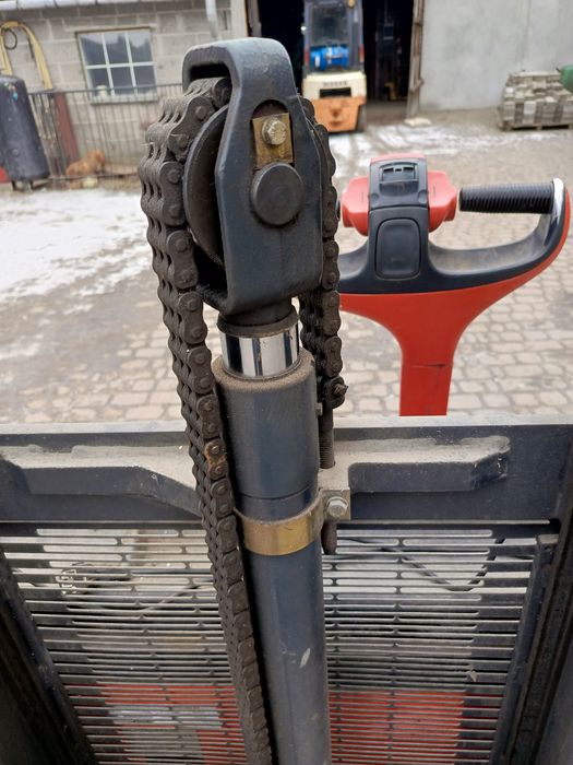 Paleciak elektryczny z masztem 24v