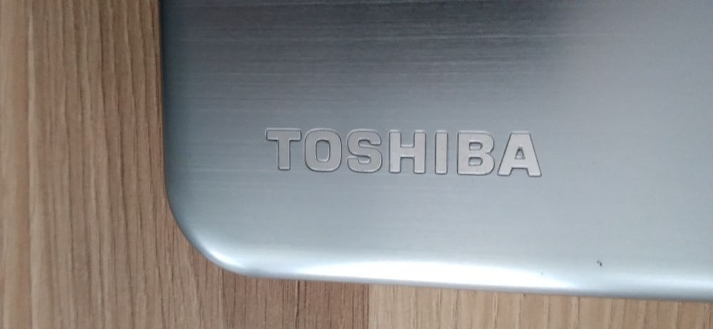 Laptop srebrny Toshiba S50D-A-10F Windows 10 700GB