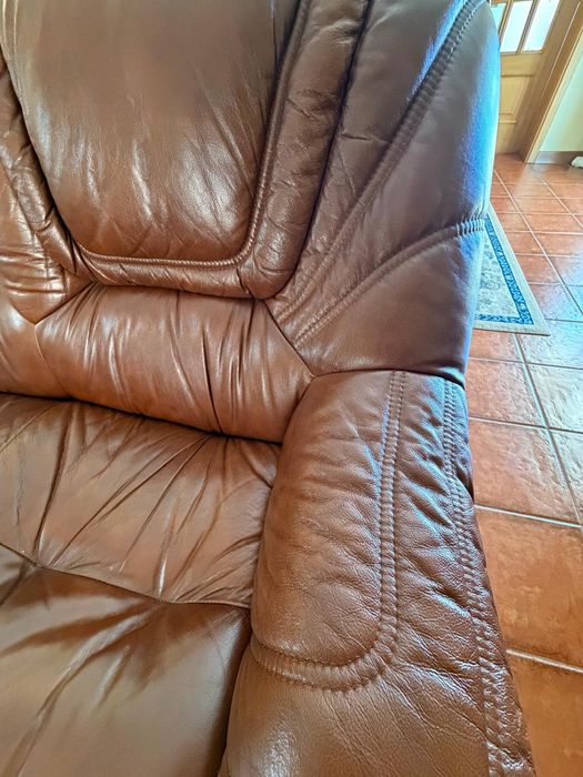 Conjunto de sofá e poltronas