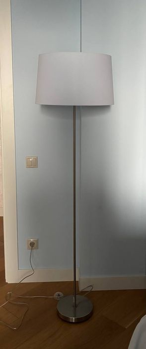Підлоговий торшер