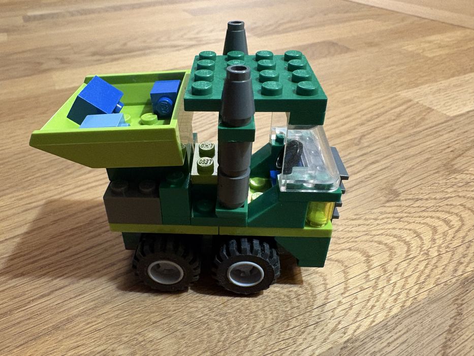 Klocki LEGO- samochód wywrotka