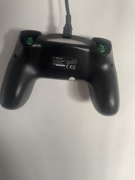 Vendo comando com fio (USB) compatível com PS3, PS4 e PS5