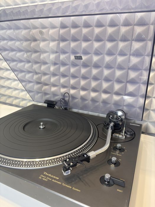 Gramofon Technics SL 1650