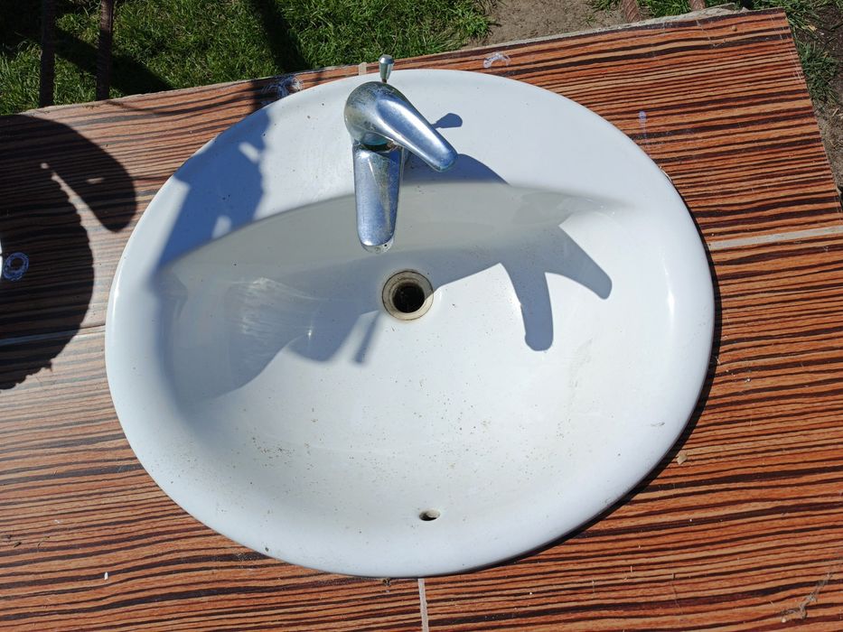 Umywalka Roca wpuszczana w szafkę