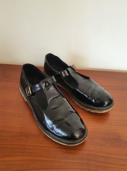 Czarne buty z zapięciami maryjane