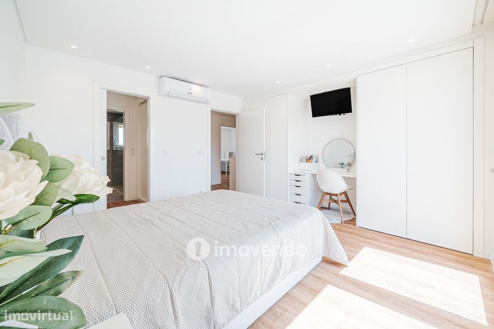 Moradia T3+1 moderna, com garagem e áreas amplas, em Alcochete