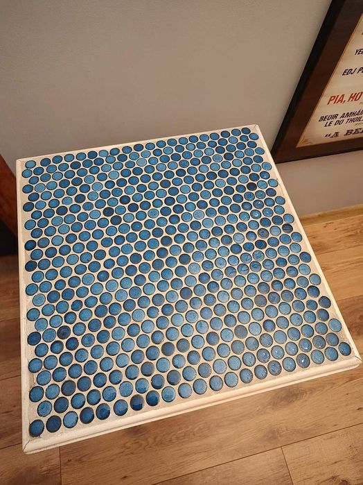 Stolik ozdobny do domu, na balkon lub taras