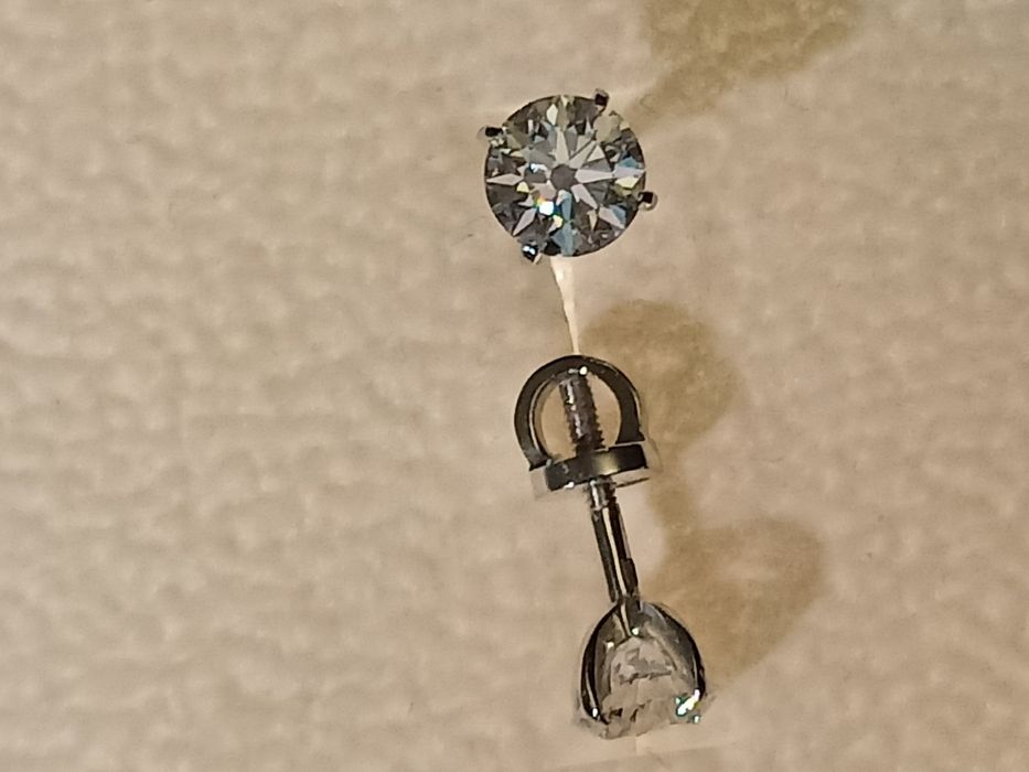 Пуссеты 0,5 ct с бриллиантом lab grown
