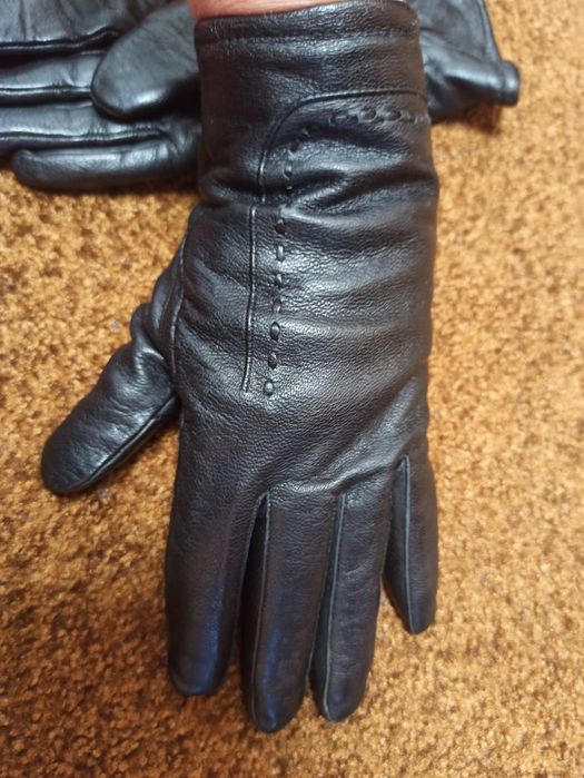 Перчатки женские натуральная кожа.