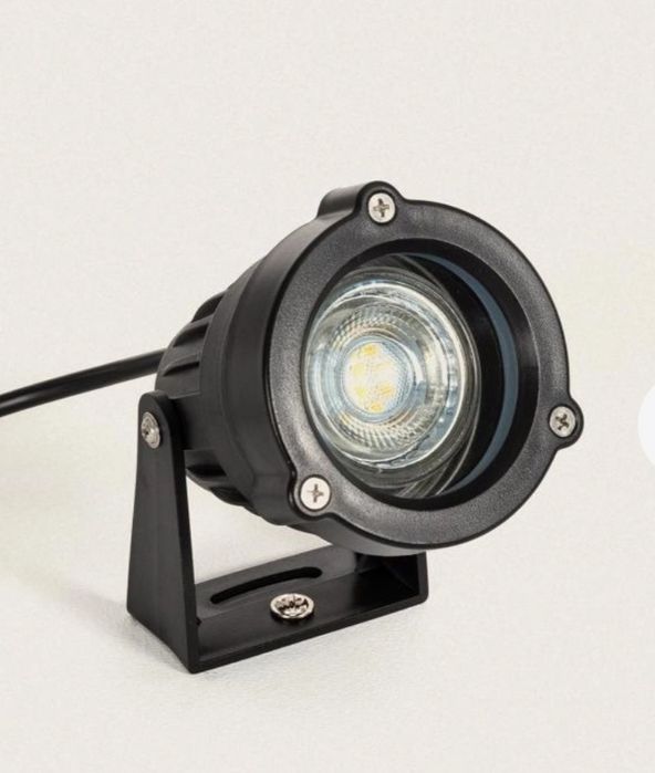 Foco com espeto jardim