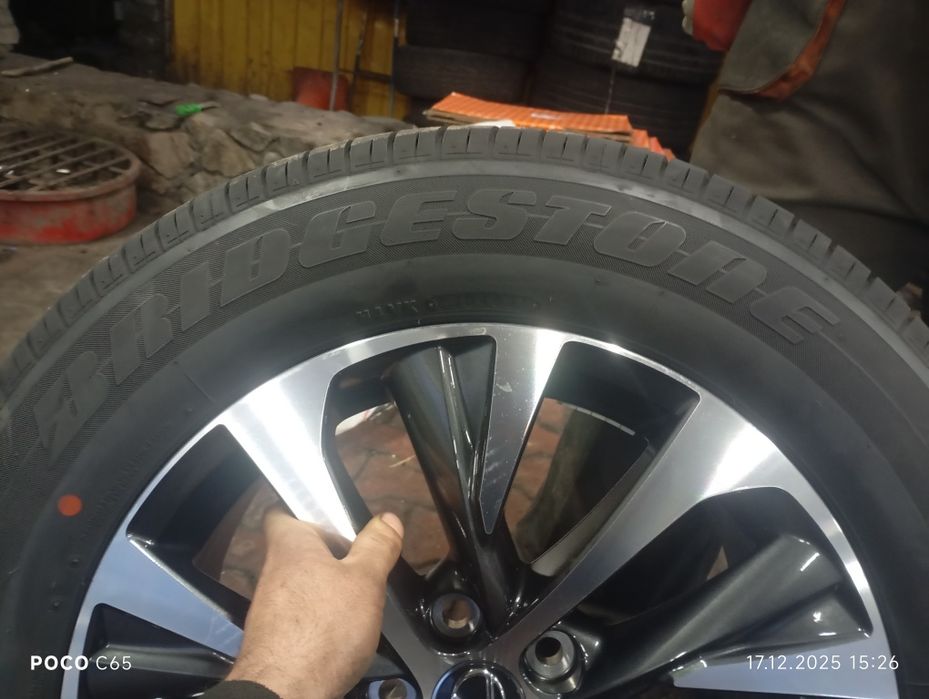 Продам комплект дисков с резиной lexus RX 18