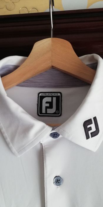 Polo Branco em otimo estado.