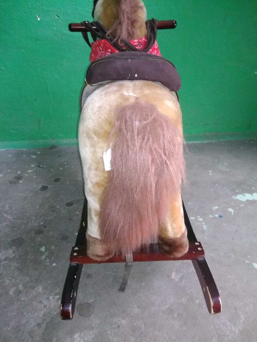 Лошадка качалка импортная мягкая