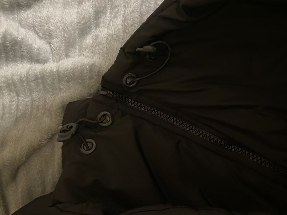 Чорна жилетка укорочена