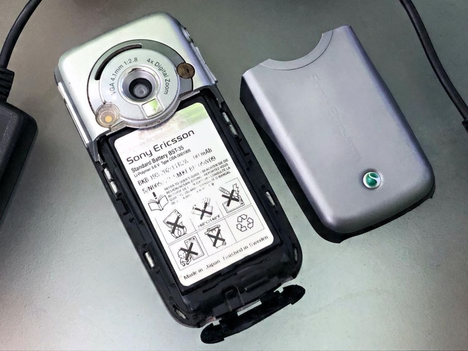 2004 року Sony Ericsson K700i в колекцію (ретро кнопочний ностальгія)