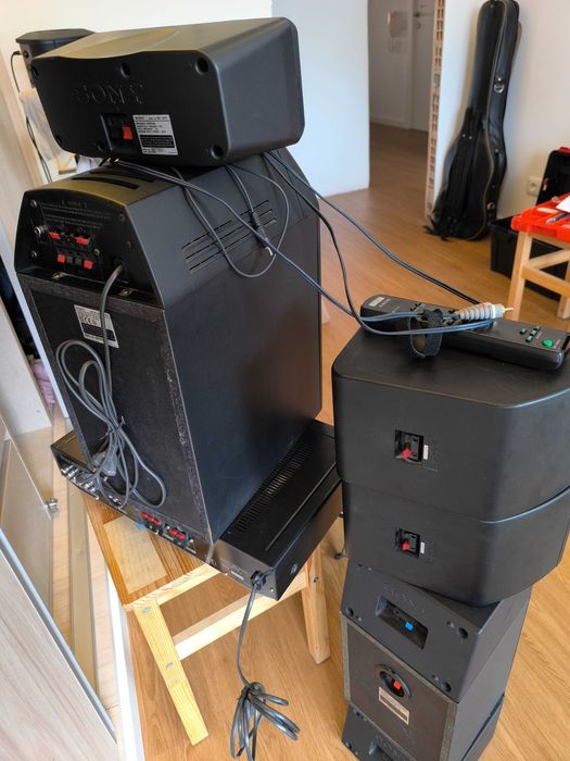 Sistema de som "surround" SONY TA-VE 110 dos anos 2000.