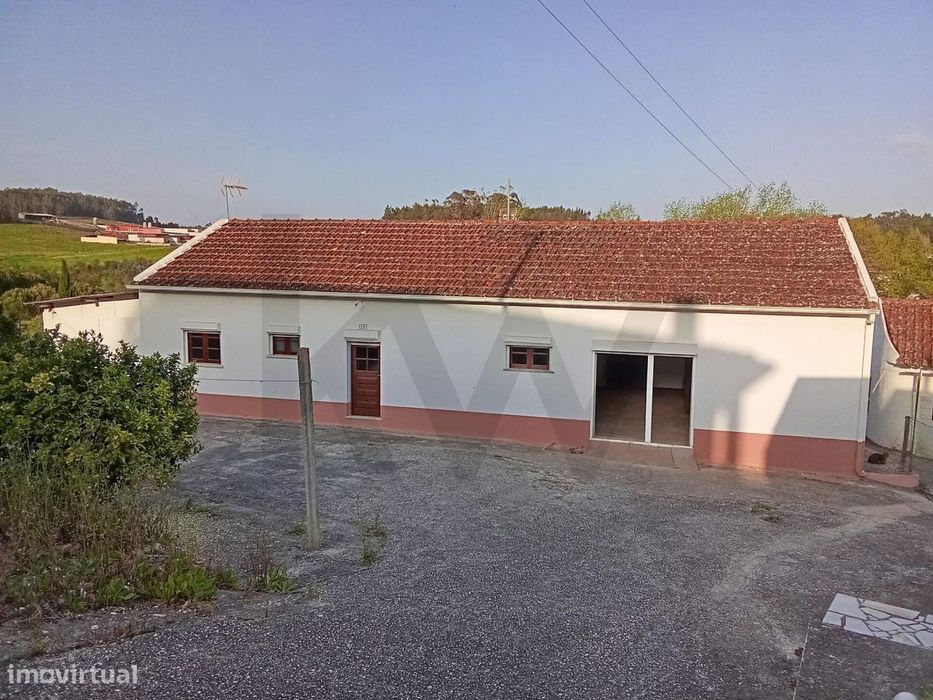 Moradia térrea T2+2 em Vila Facaia