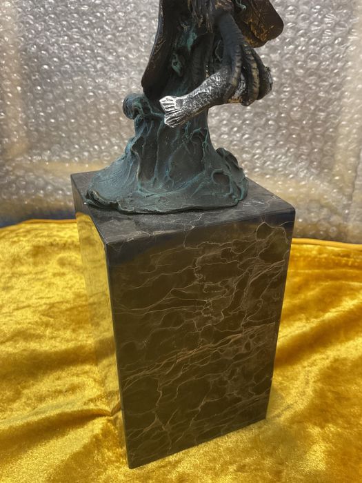 Águia escultura bronze assinada 36 cm