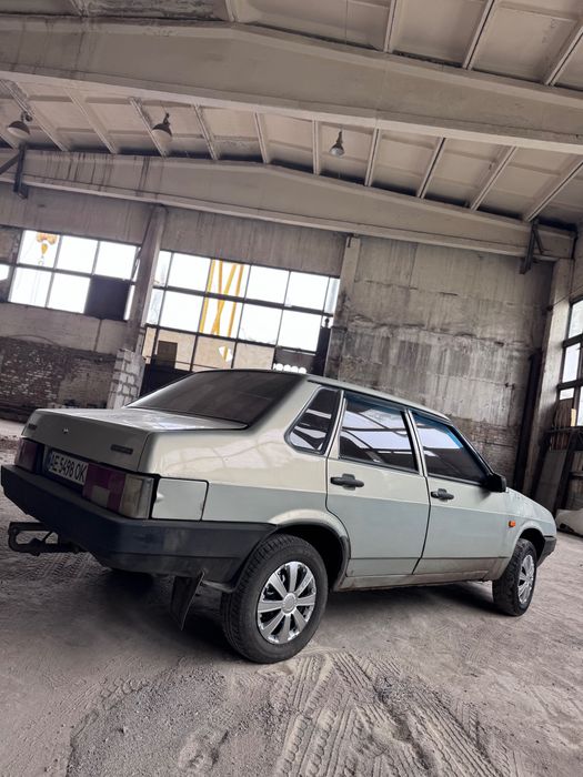 Автомобіль Ваз 2199