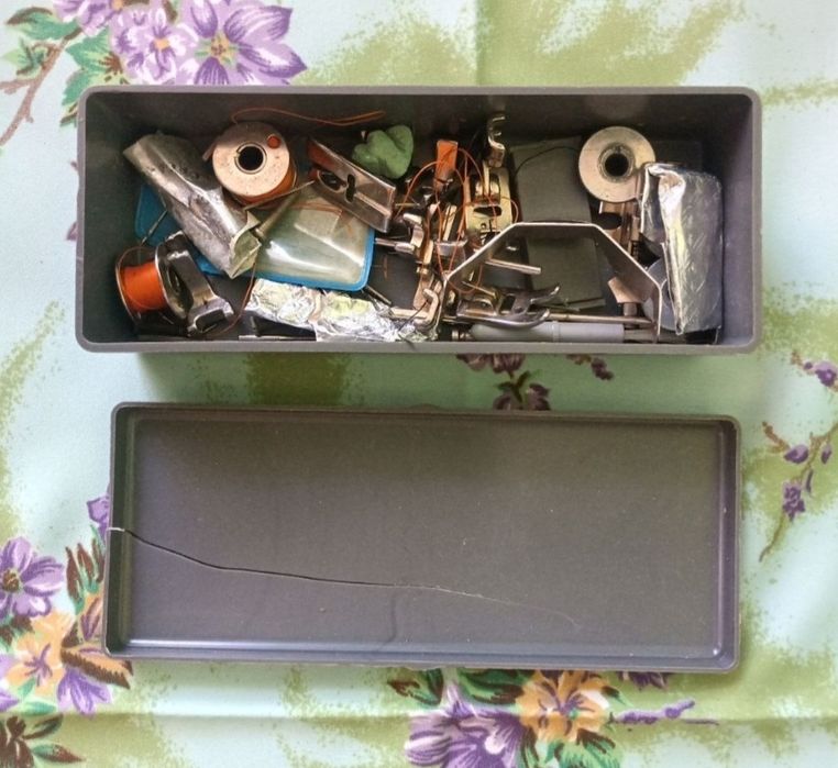 Продається швейна машинка у чемоданчику