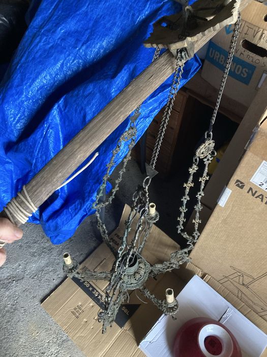 Candeeiro antigo de teto de ferro  fundido