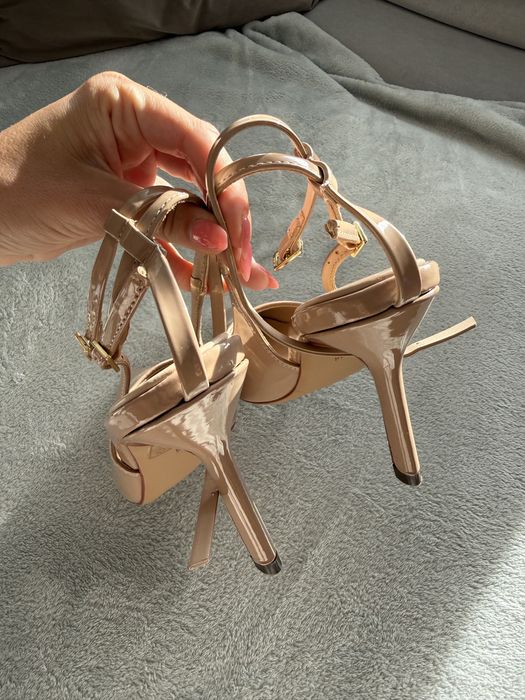 Nowe beżowe lakierowane szpliki buty damskie 36