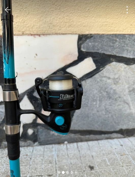 Cana de pesca com caixa de anzóis