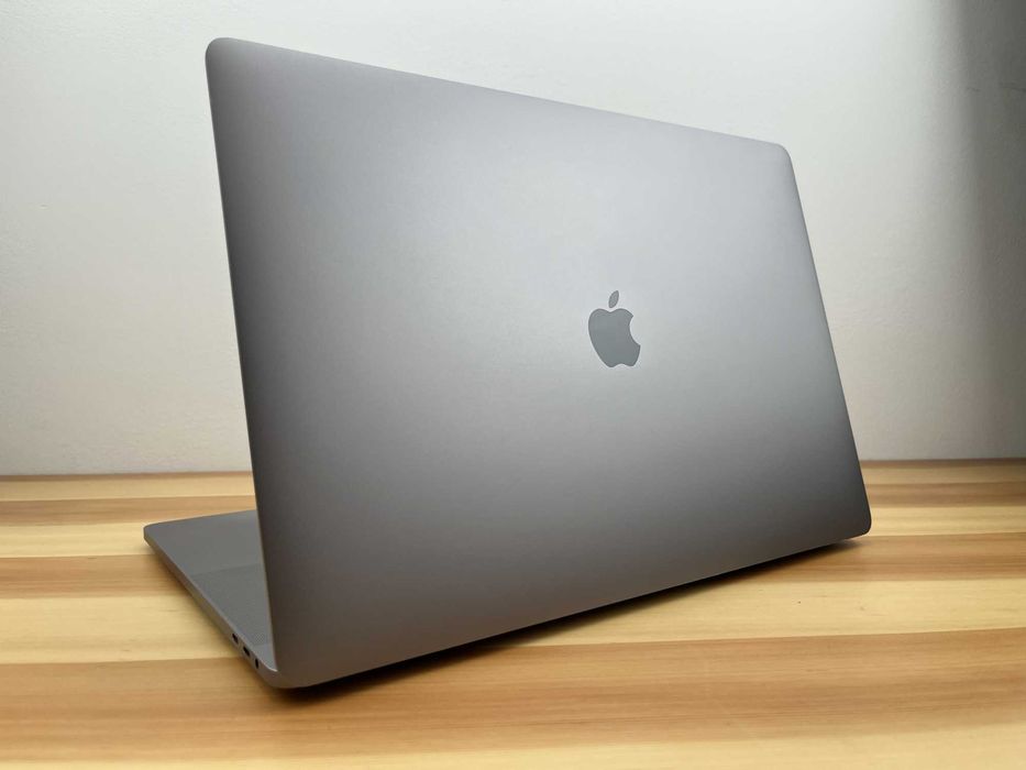 Apple MacBook Pro 16 / i7-9750H / 32GB / 512SSD / Bat 99-100% / Radeon 4GB / 3072x1921 / A2141 / Świetny stan! / Rok Gwarancji