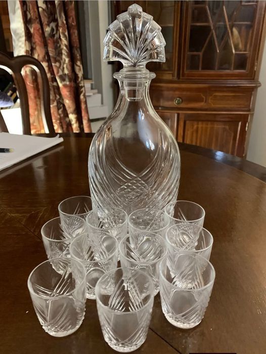 Garrafa Cristal D'arques com 11 copos de licor
35€

Entrega em mão.
Zo