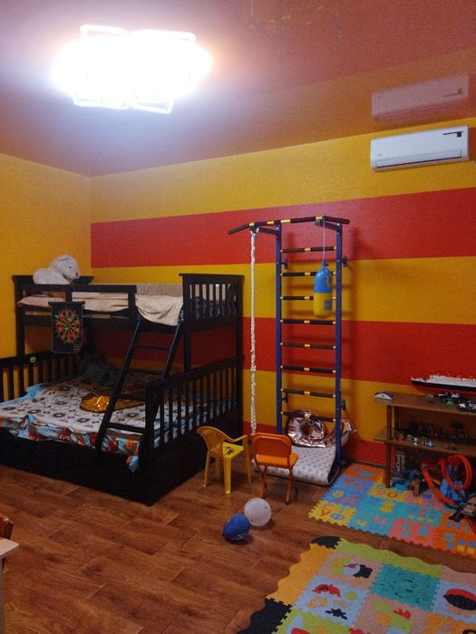 Продам Мерефа 3 - ех ком. квартиру с мебелью!