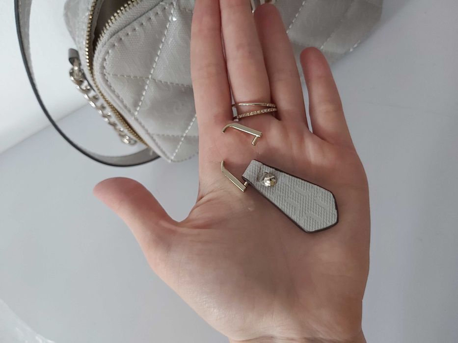 SP Torebka GUESS nowa beżowa monogram listonoszka torba klasyczna