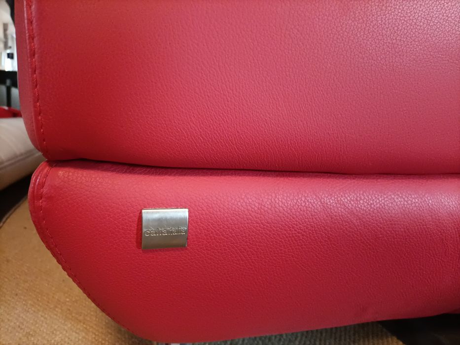 Czerwone kanapy skórzane