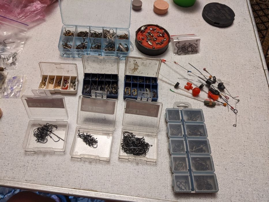 Рыбацкие снасти разные