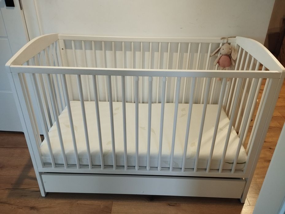 białe łóżeczko dziecięce z szufladą 120cm x 60cm