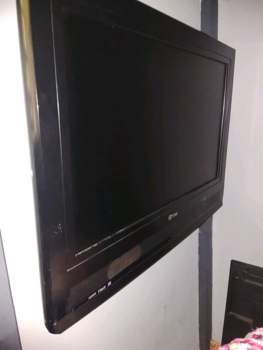 Telewizor funai z wieszakiem