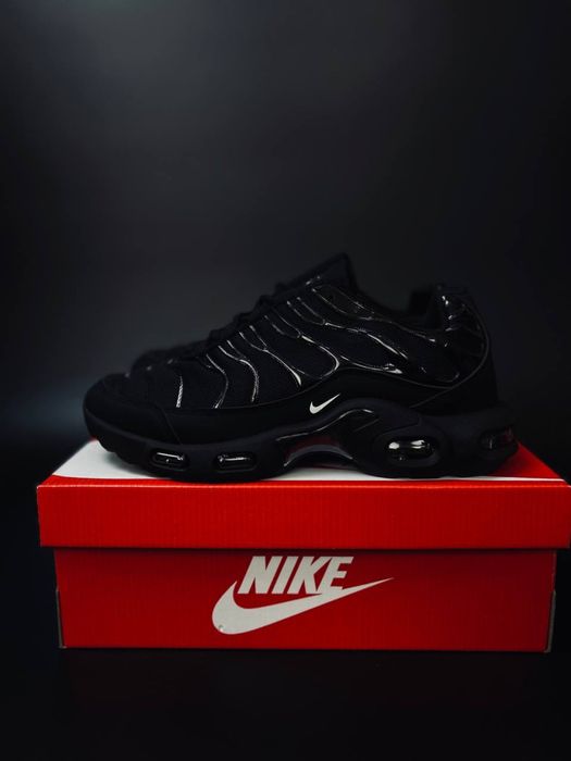 Мужские кросовки Nike Air Mak Tn Plus чоловічі чорні коросівки найк