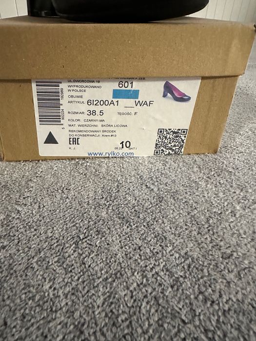 Sprzedam buty na obcasie