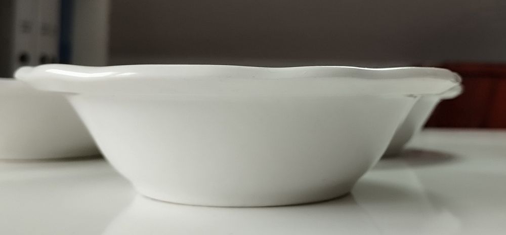 Cztery miseczki z żółtym obrzeżem, LUBIANA