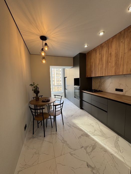 Продаж дизайнерської квартири  по вулиці Любечська 114 ( Масани)