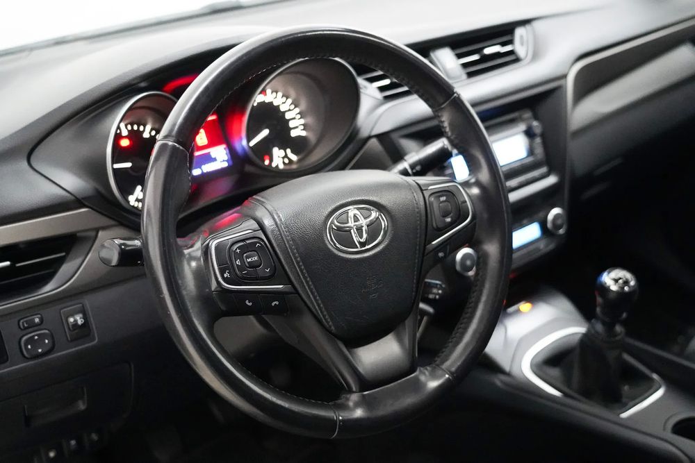 Toyota Avensis — fotografia 8