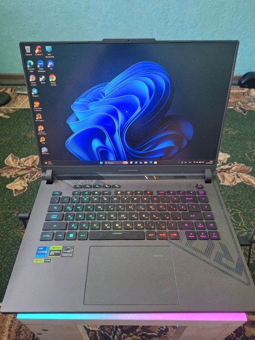 Продаю игровой ноутбук Asus rog strix g16 2023