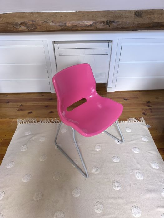 Cadeira de criança para secretária rosa